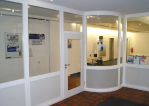 Trennwand mit Glaselementen, Tischlerei Berkenkamp, Verden